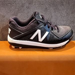 New Balance Youth Baseball Cleats Size 2.5
